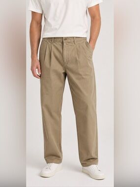Eddie Bauer Men’s Khaki Pleated Pants Size 33